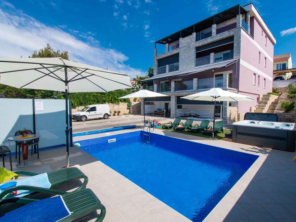 Ferienwohnung mit Klimaanlage und Pool