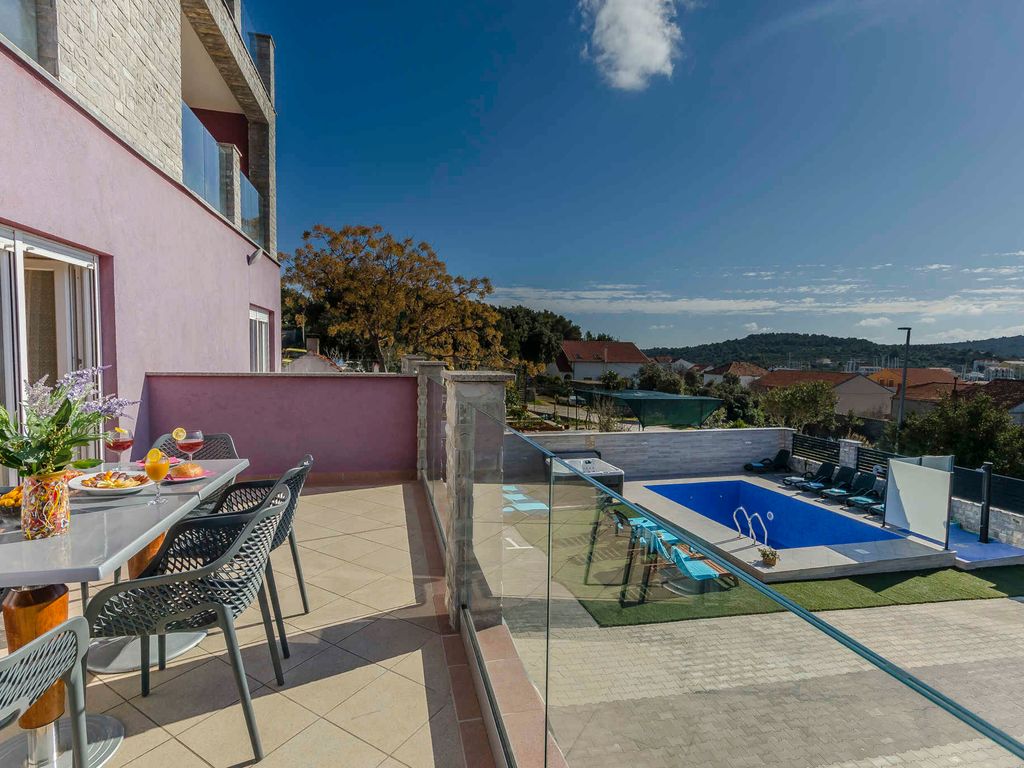 Ferienwohnung mit Klimaanlage und Pool