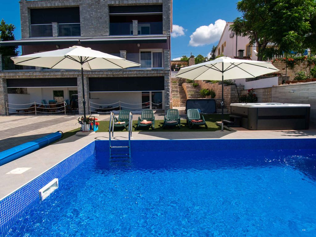 Ferienwohnung mit Klimaanlage und Pool