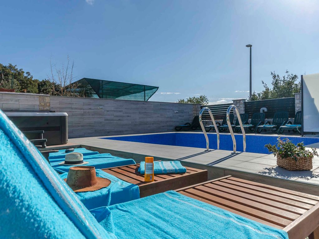 Ferienwohnung mit Klimaanlage und Pool