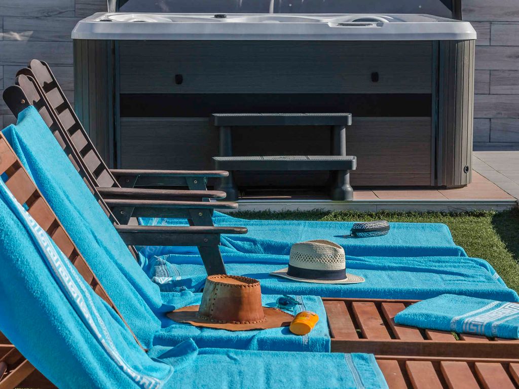 Ferienwohnung mit Klimaanlage und Pool