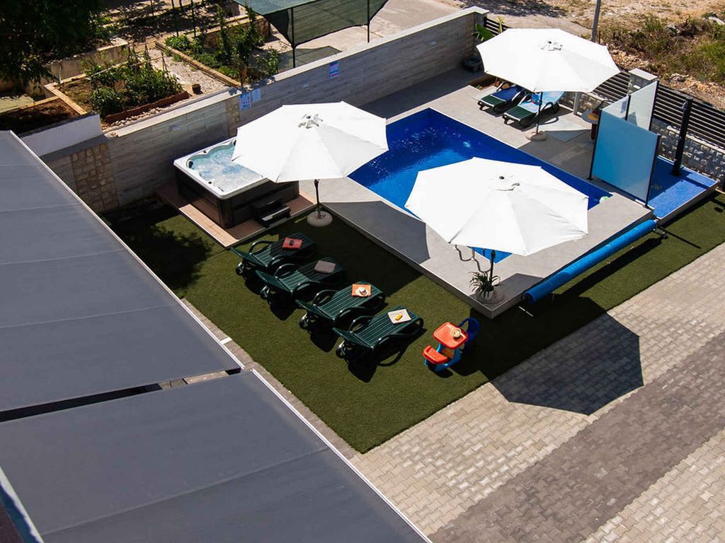 Ferienwohnung mit Klimaanlage und Pool