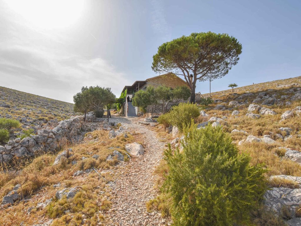 Ferienhaus mit Garten und Meerblick