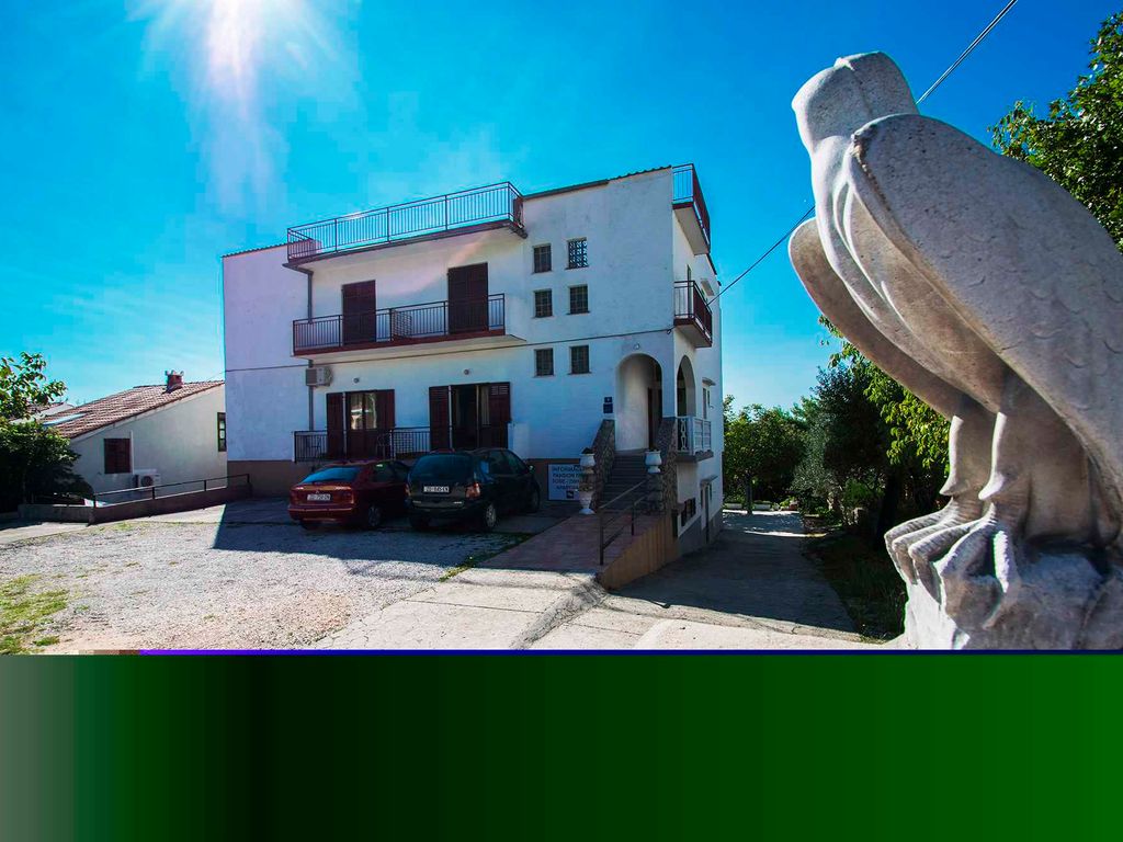 Studio mit Klimaanlage und Balkon