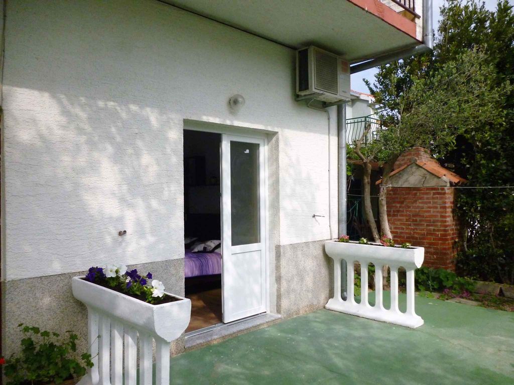 Studio mit Klimaanlage und Balkon