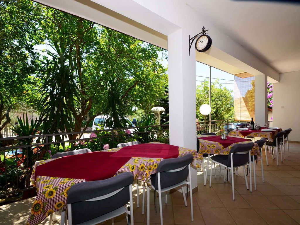 Ferienwohnung mit Terrasse und Klimaanage