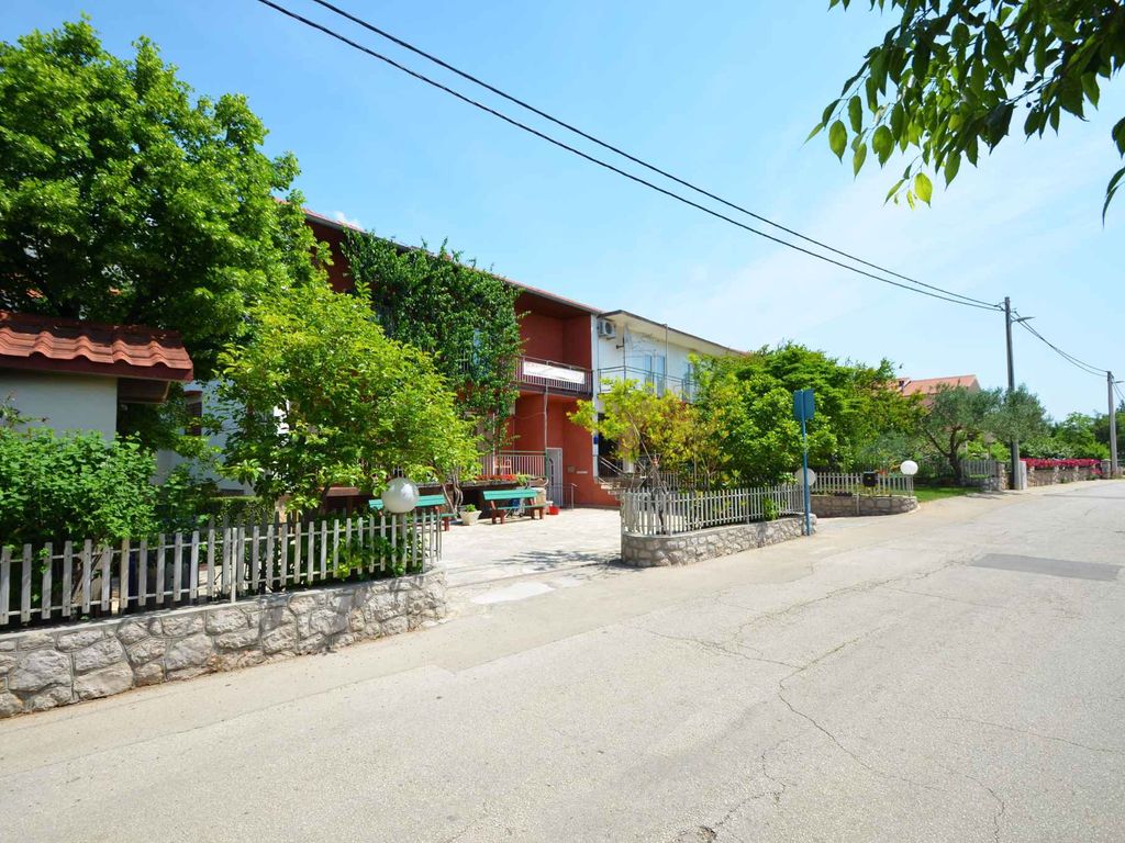 Ferienwohnung mit Terrasse und Klimaanage