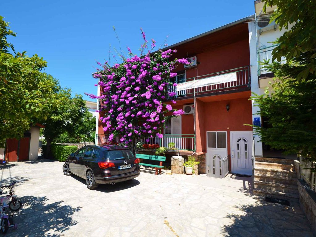 Ferienwohnung mit Terrasse und Klimaanage