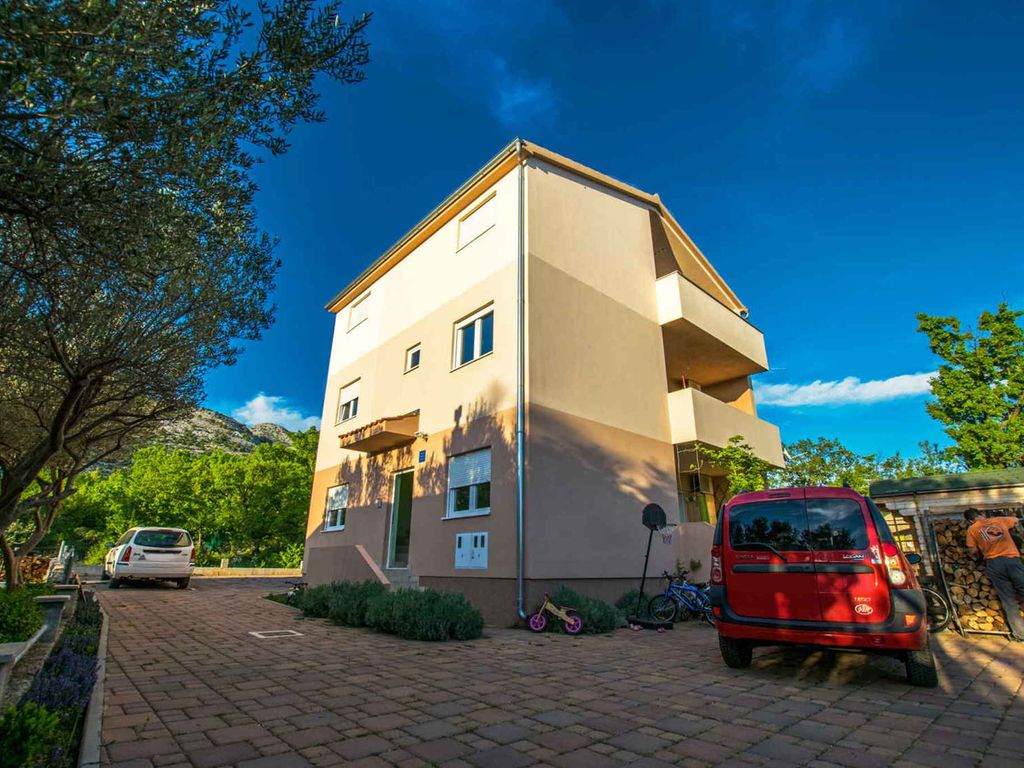 Ferienwohnung mit Klimaanlage und Balkon
