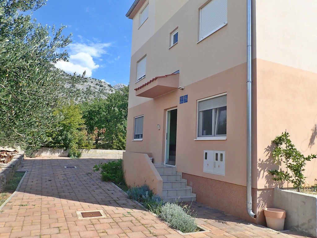 Ferienwohnung mit Klimaanlage und Balkon
