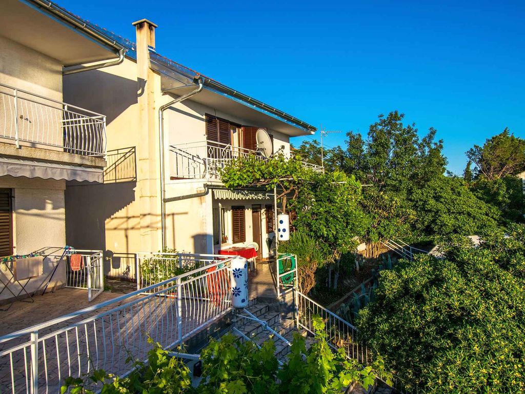 Ferienwohnung mit Balkon und Blick aufs Meer