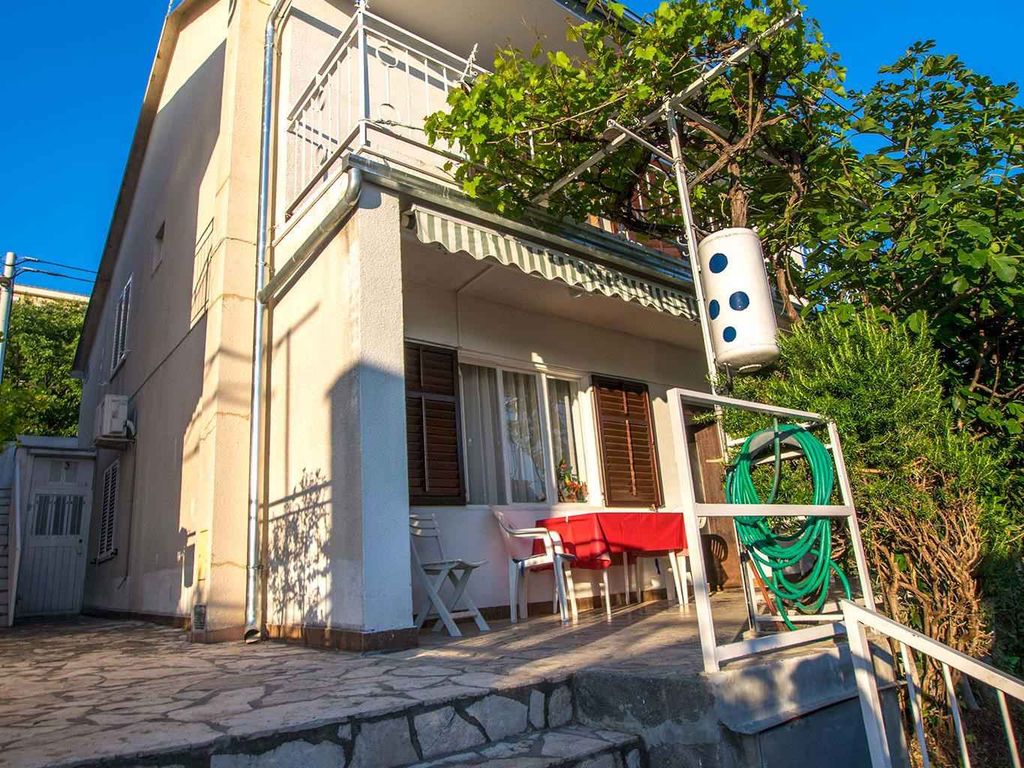 Ferienwohnung mit Balkon und Blick aufs Meer