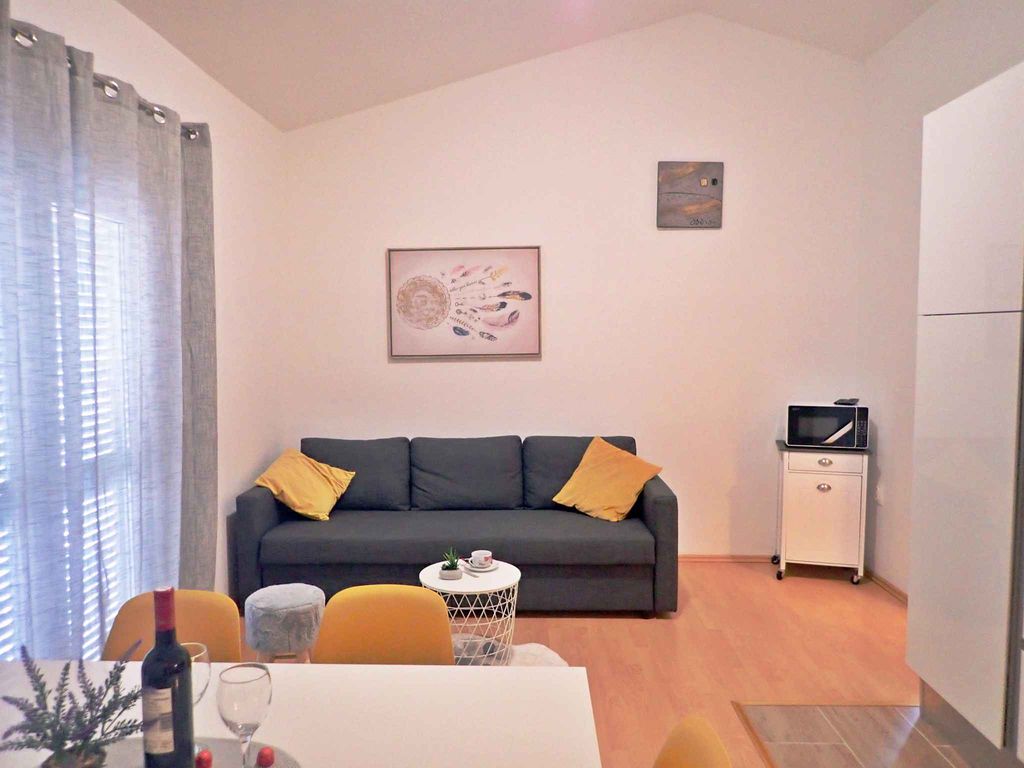 Ferienwohnung mit Klimaanlage, Waschmaschine und Balkon