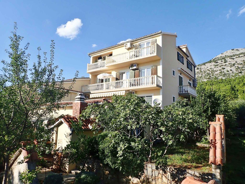 Ferienwohnung mit Balkon und Klimaanlage
