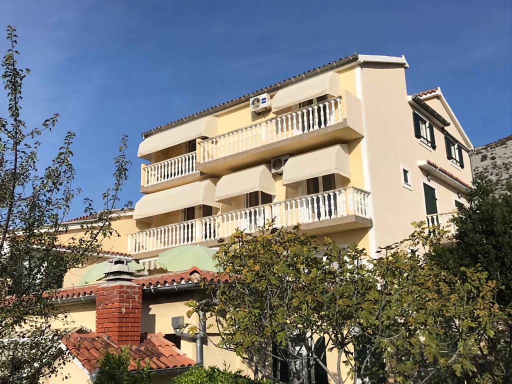 Ferienwohnung mit Balkon und Klimaanlage