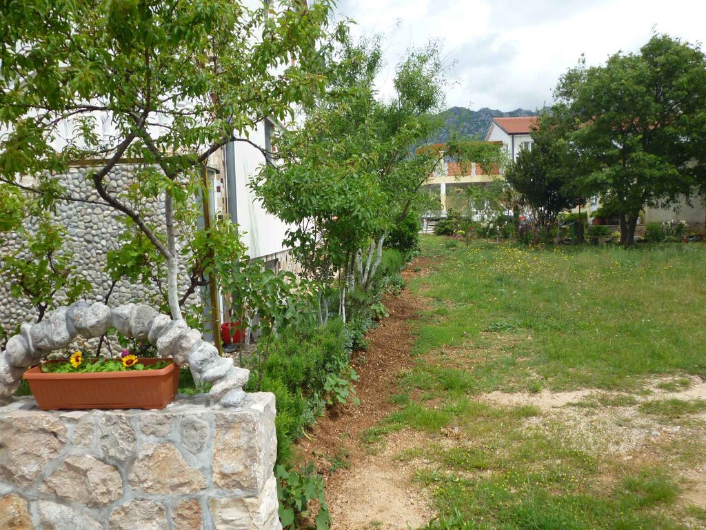 Studio mit Klimaanlage und Balkon