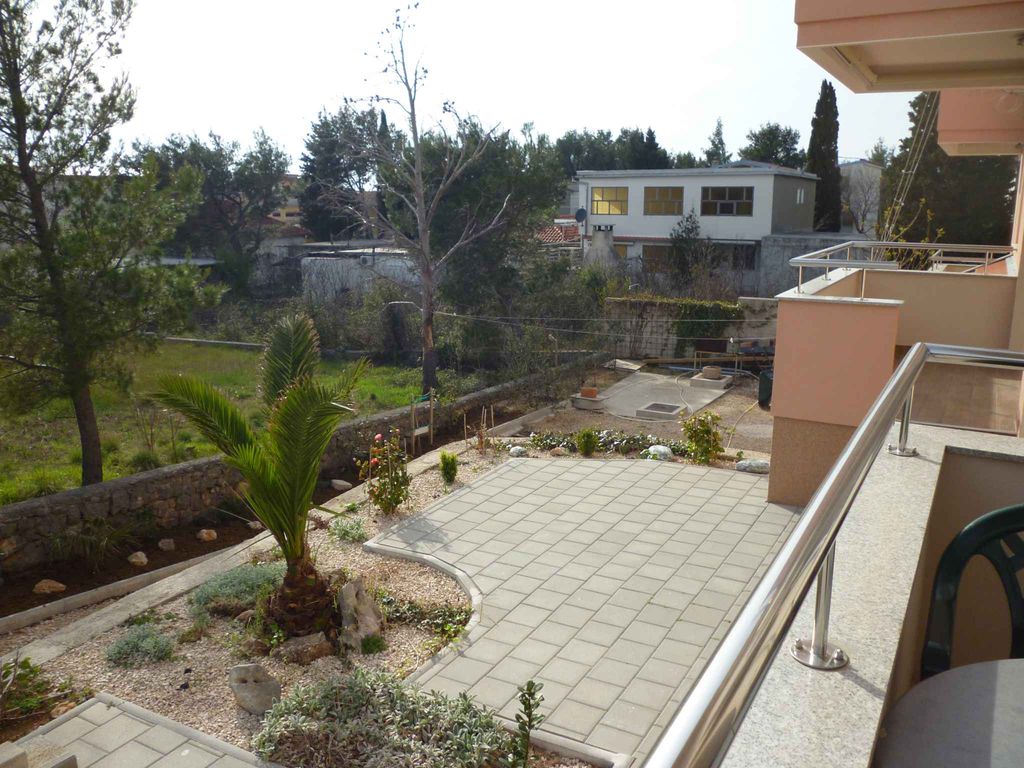 Studio mit Klimaanlage und Balkon