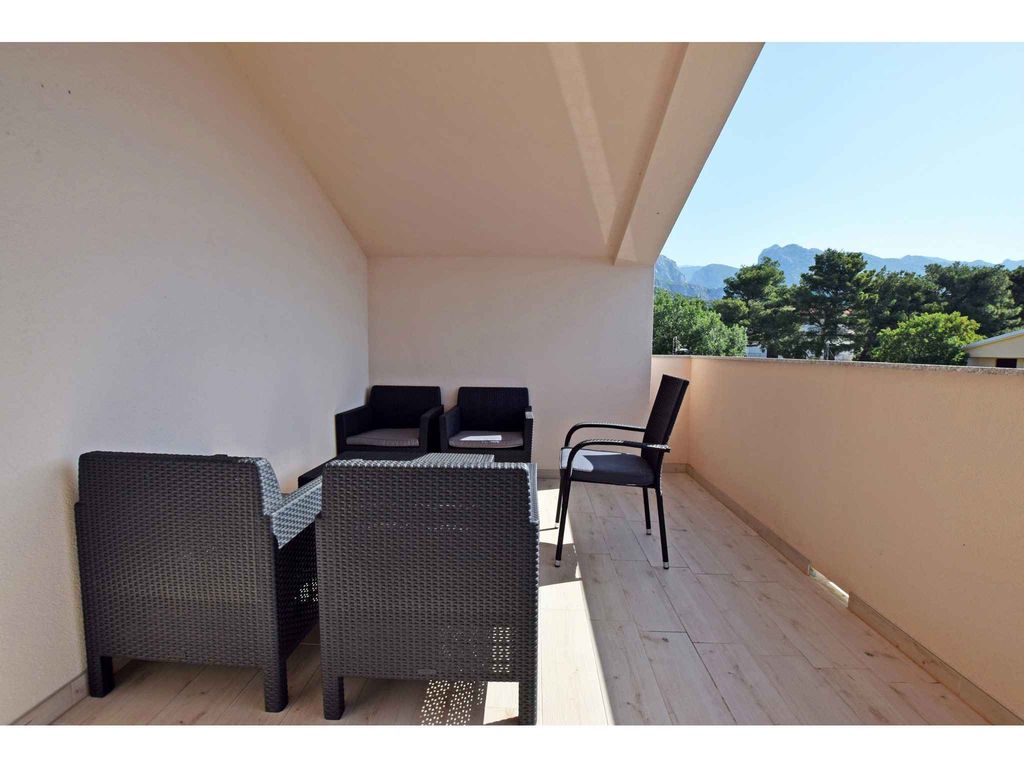 Studio mit Klimaanlage und Balkon