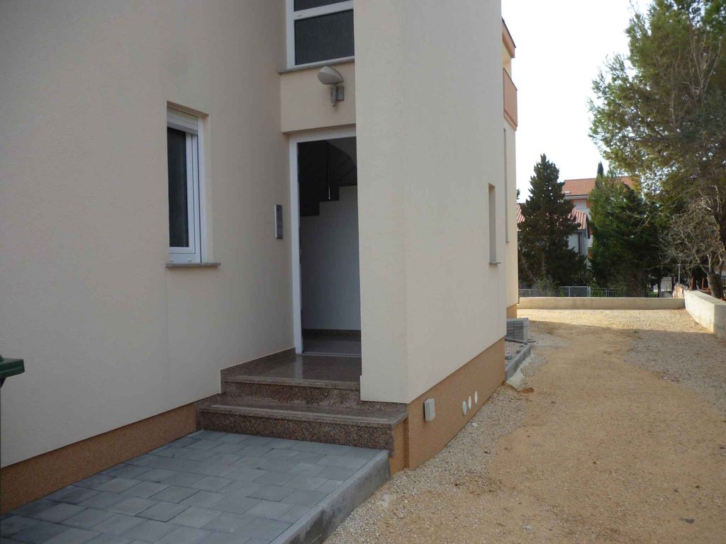 Studio mit Klimaanlage und Balkon