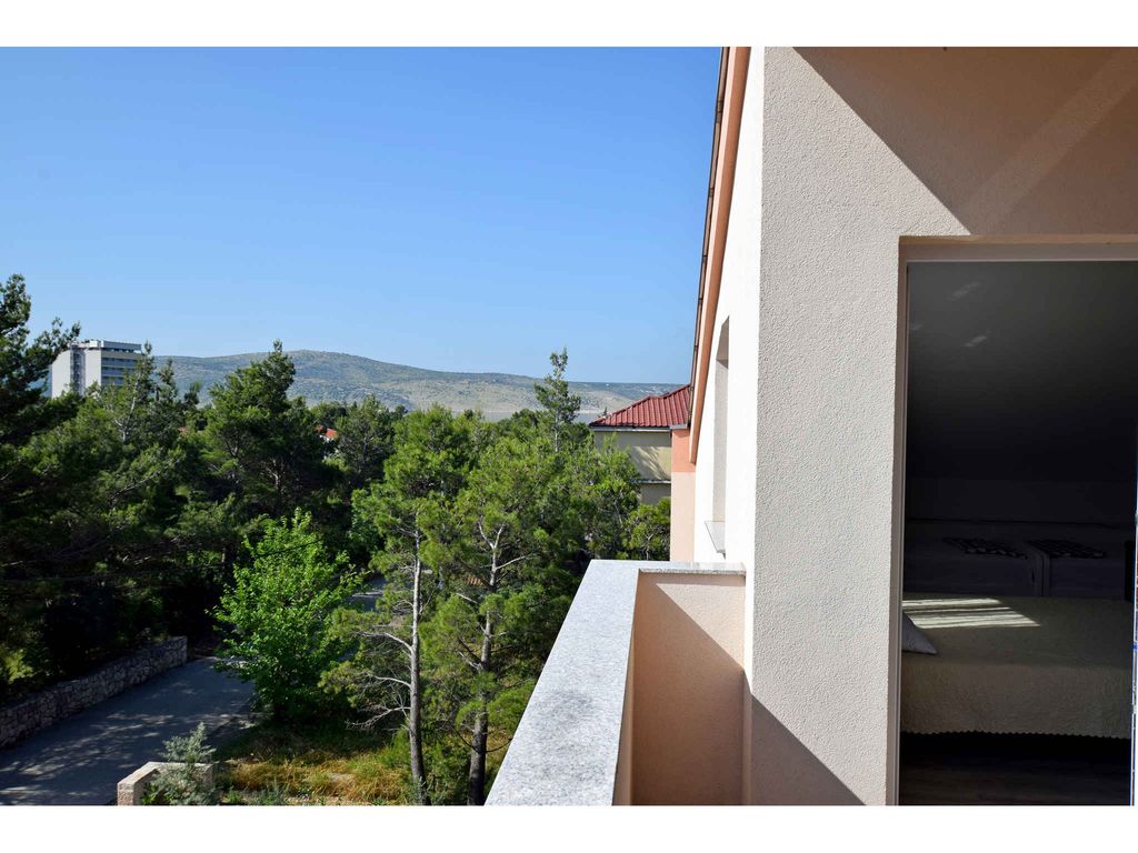 Studio mit Klimaanlage und Balkon