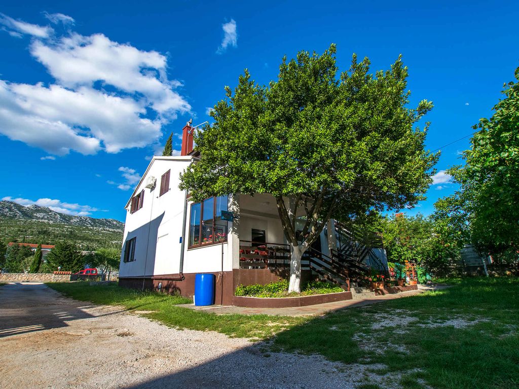 Studio mit Klimaanlage und Terrasse
