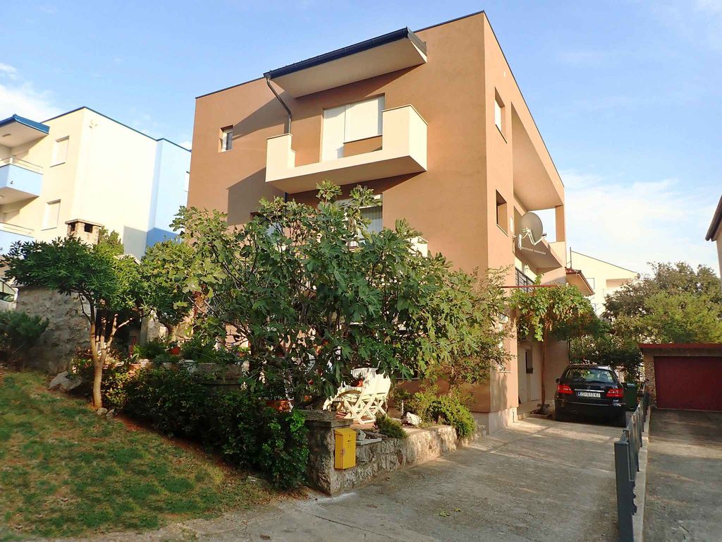 Ferienwohnung mit Klimaanlage und Balkon