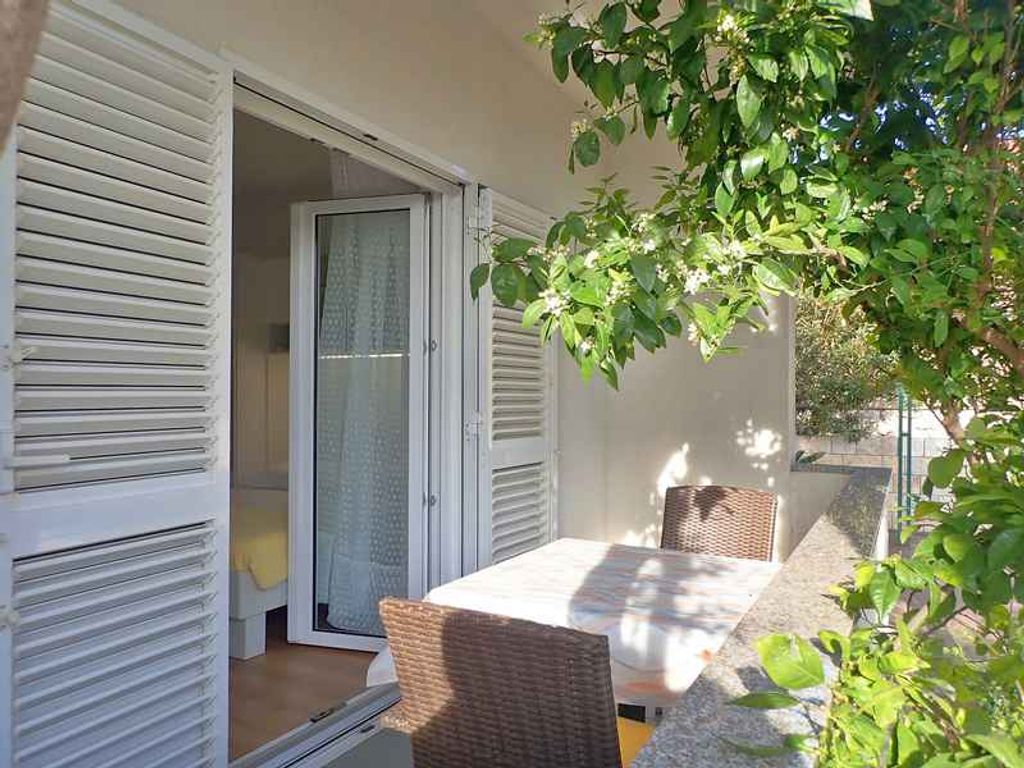 Studio mit Terrasse und Meerblick