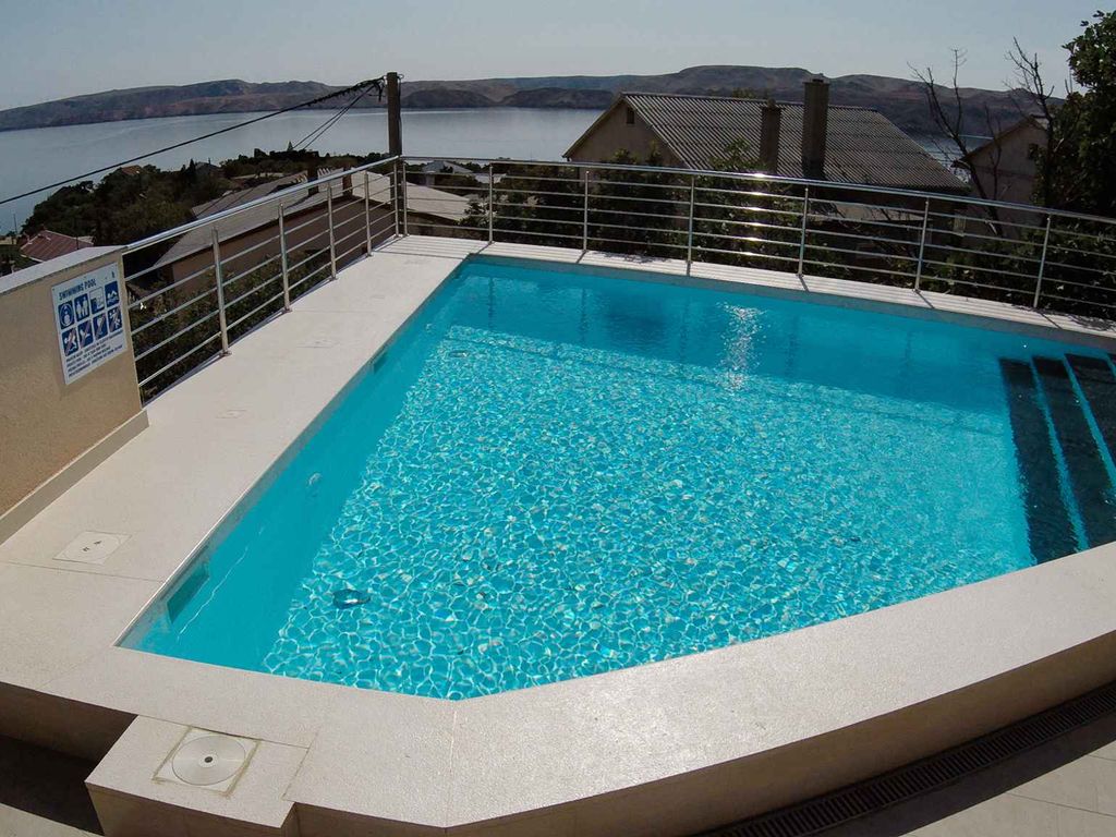 Ferienwohnung mit Meerblick, Klimaanlage und Pool