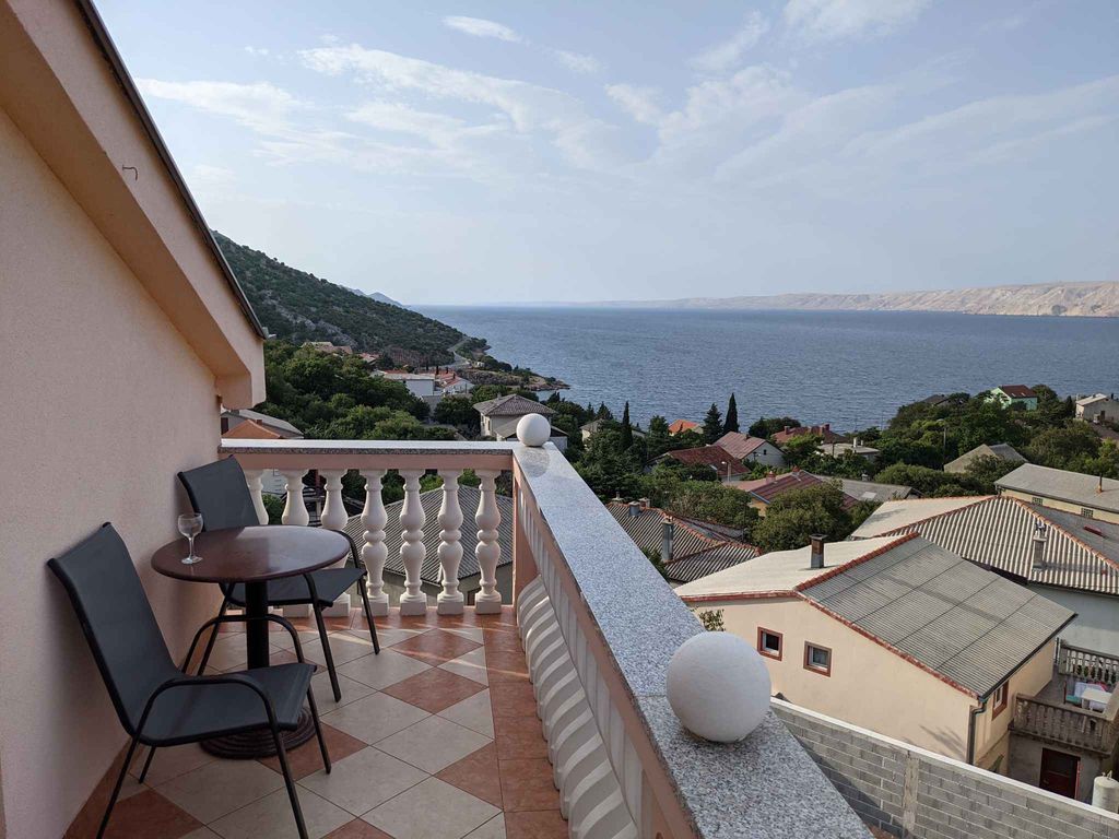 Ferienwohnung mit Meerblick, Klimaanlage und Pool