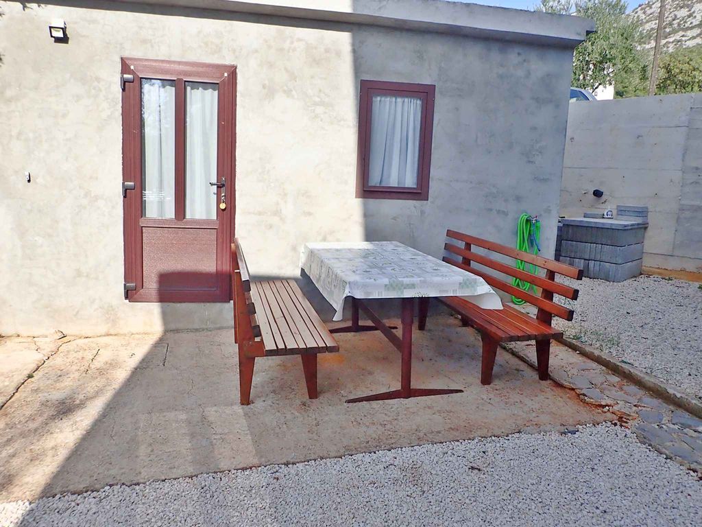 Ferienwohnung mit Garten und Klimaanlage