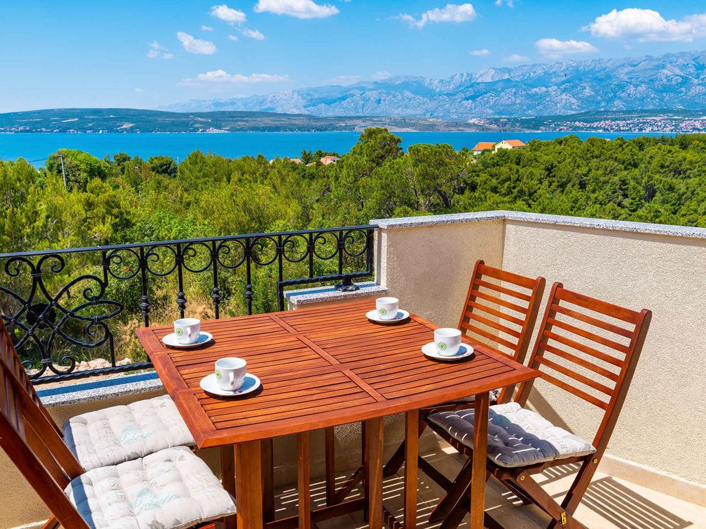Ferienwohnung mit Balkon und Pool