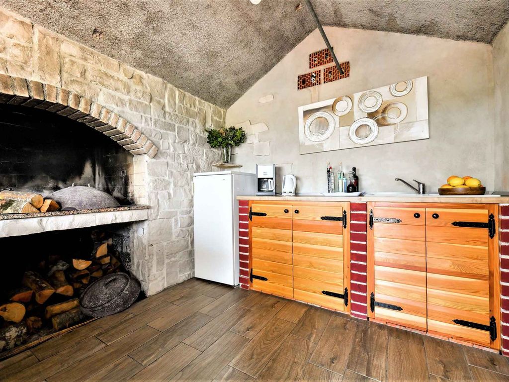 Ferienwohnung mit Balkon und Pool