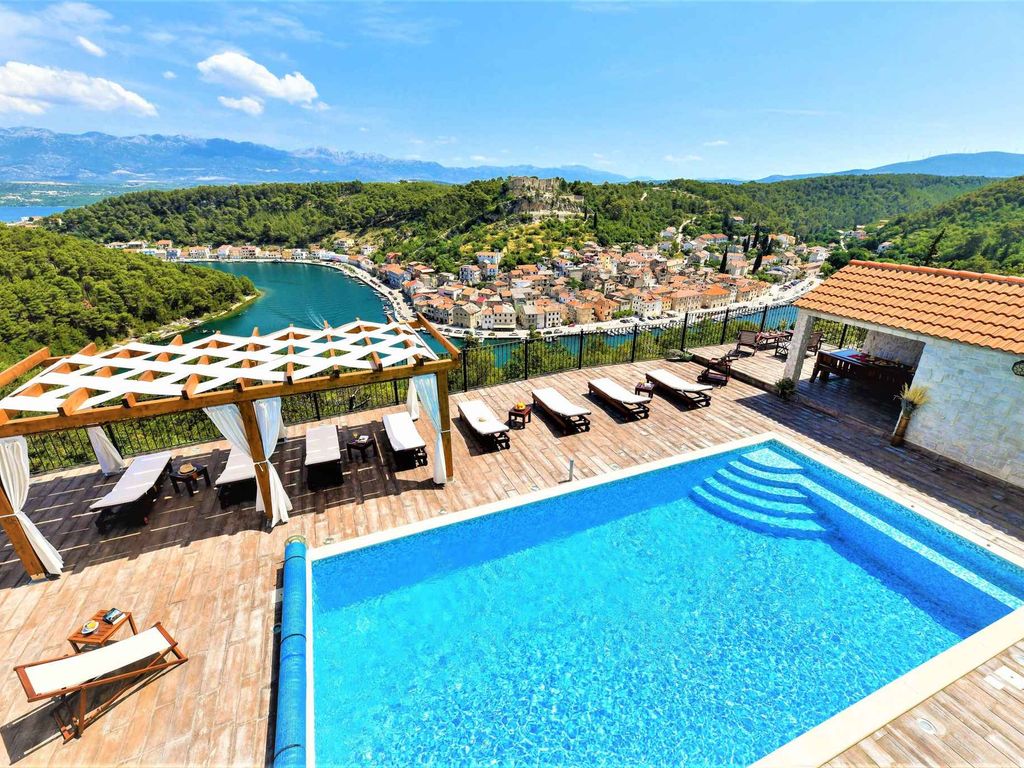 Ferienwohnung mit Balkon und Pool