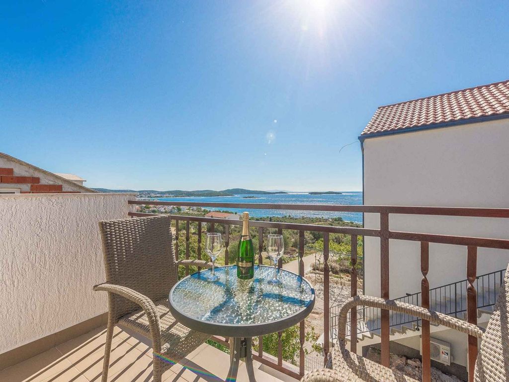 Ferienwohnung für 4 Personen, mit Balkon und herrlichem Meerblick