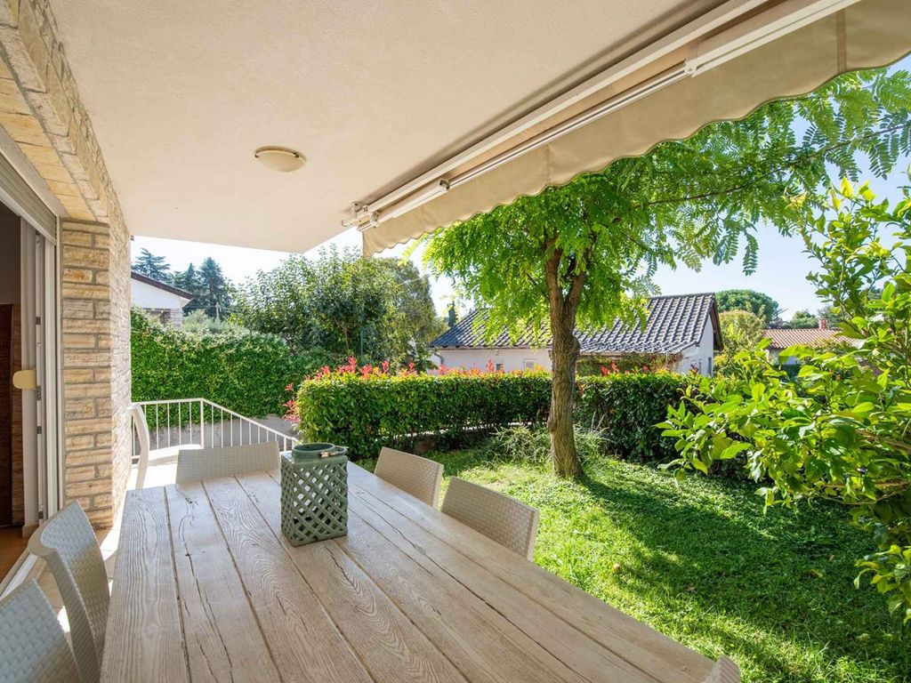 Ferienwohnung mit Terrasse und Garten