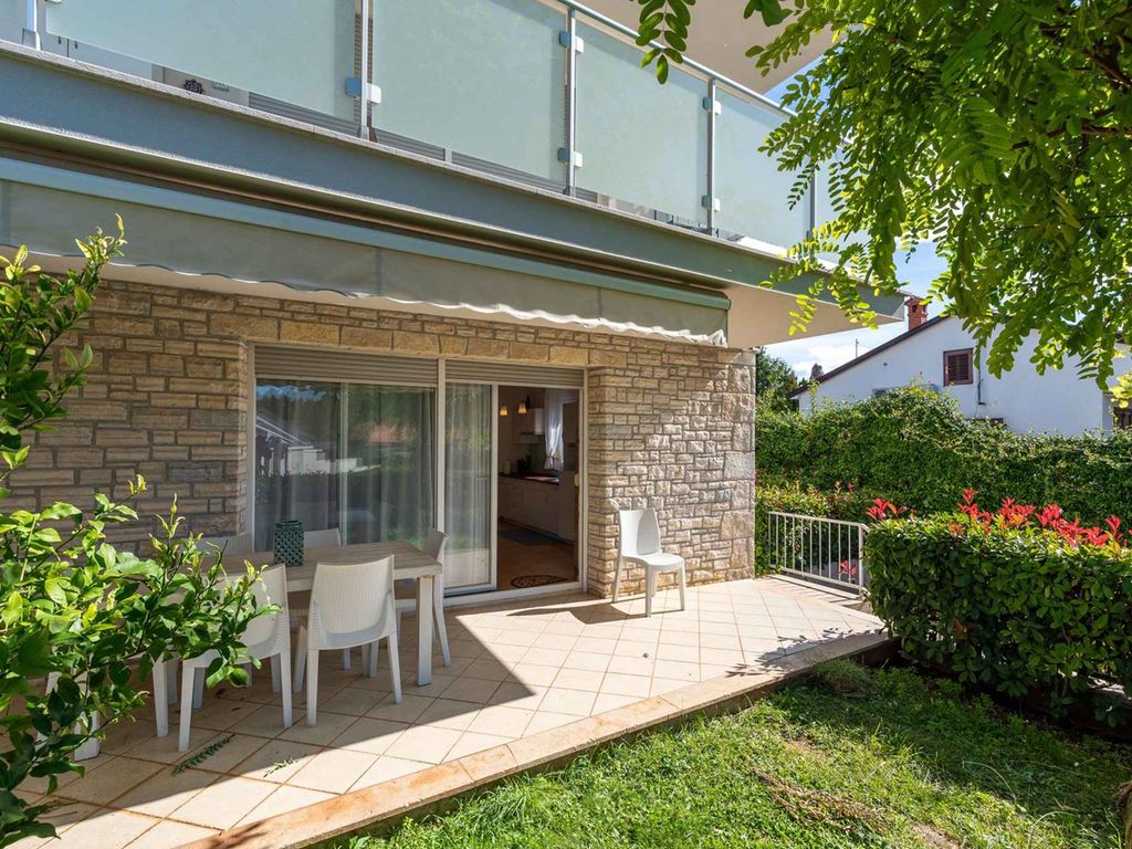 Ferienwohnung mit Terrasse und Garten