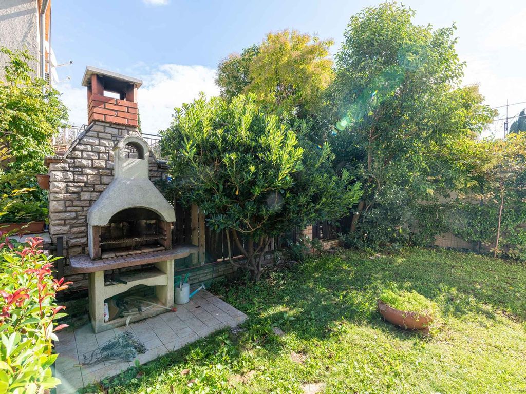 Ferienwohnung mit Terrasse und Garten