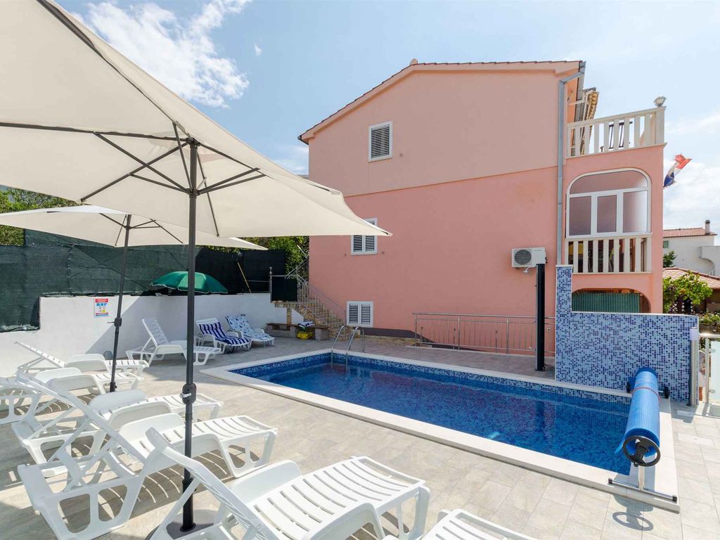Ferienwohnung mit Klimaanlage und Pool