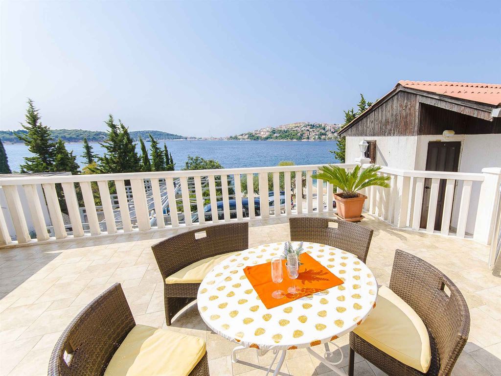 Ferienwohnung mit Terrasse, Pool und Grill