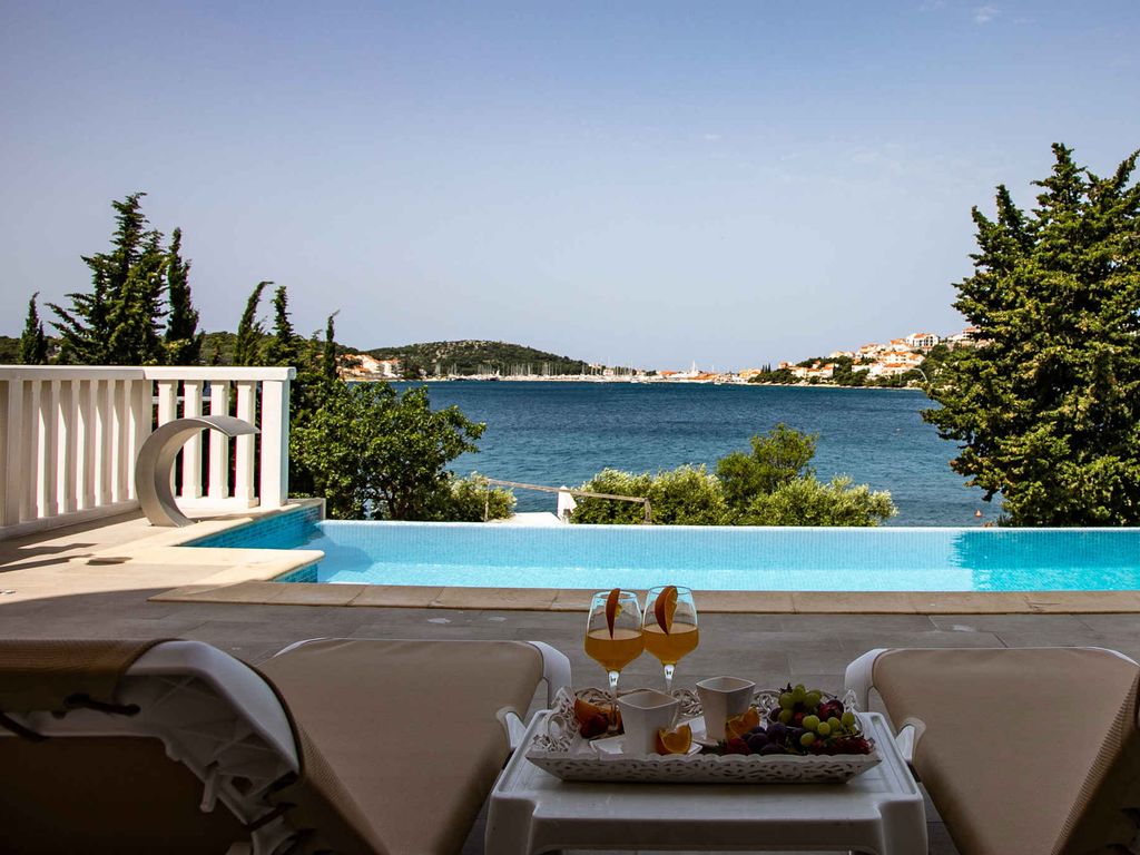 Ferienwohnung mit Balkon, Pool und Grill