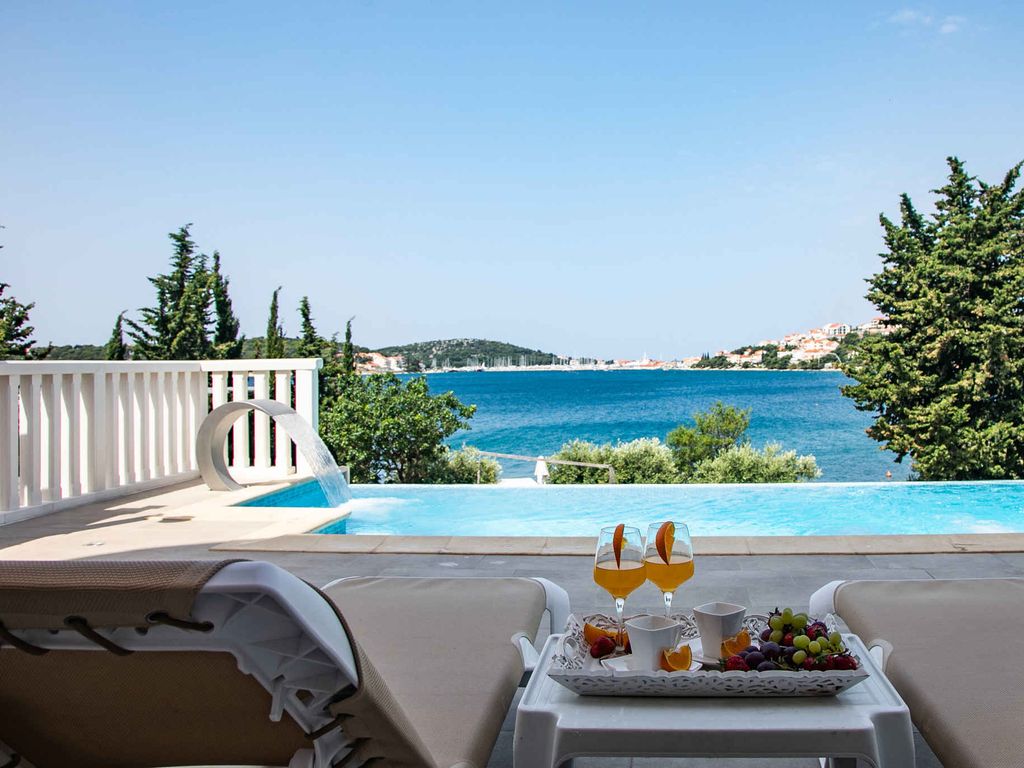Ferienwohnung mit Balkon, Pool und Grill