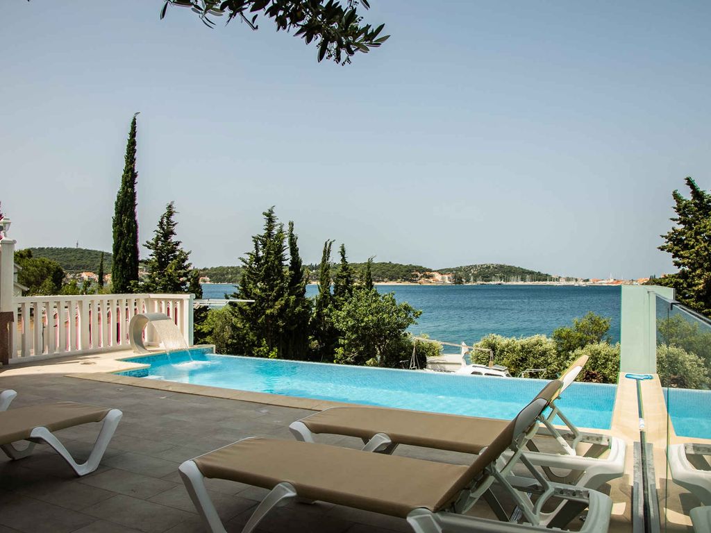 Ferienwohnung mit Balkon, Pool und Grill