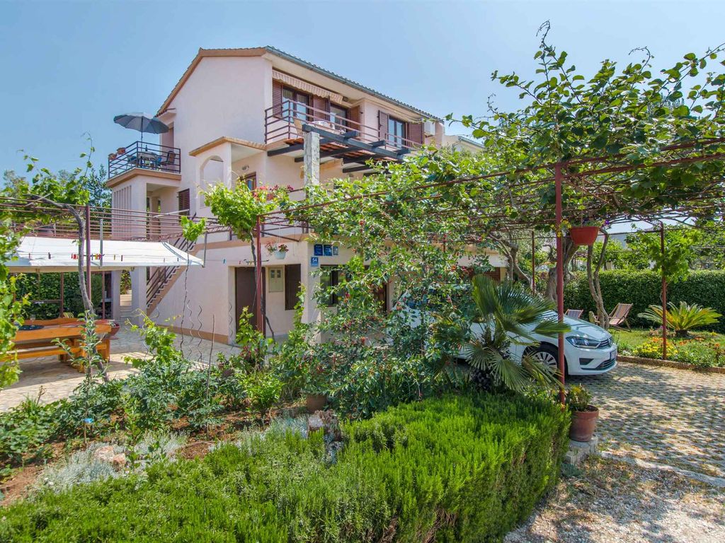 FerienWohnung mit Terrasse und Grill