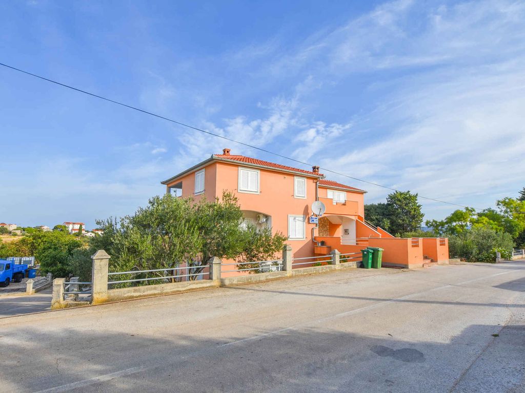 Ferienwohnung mit Balkon und Grill