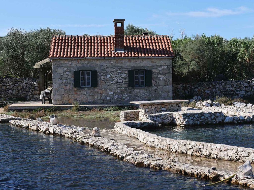 Ferienhaus mit Gartenterrasse und Bootsteg