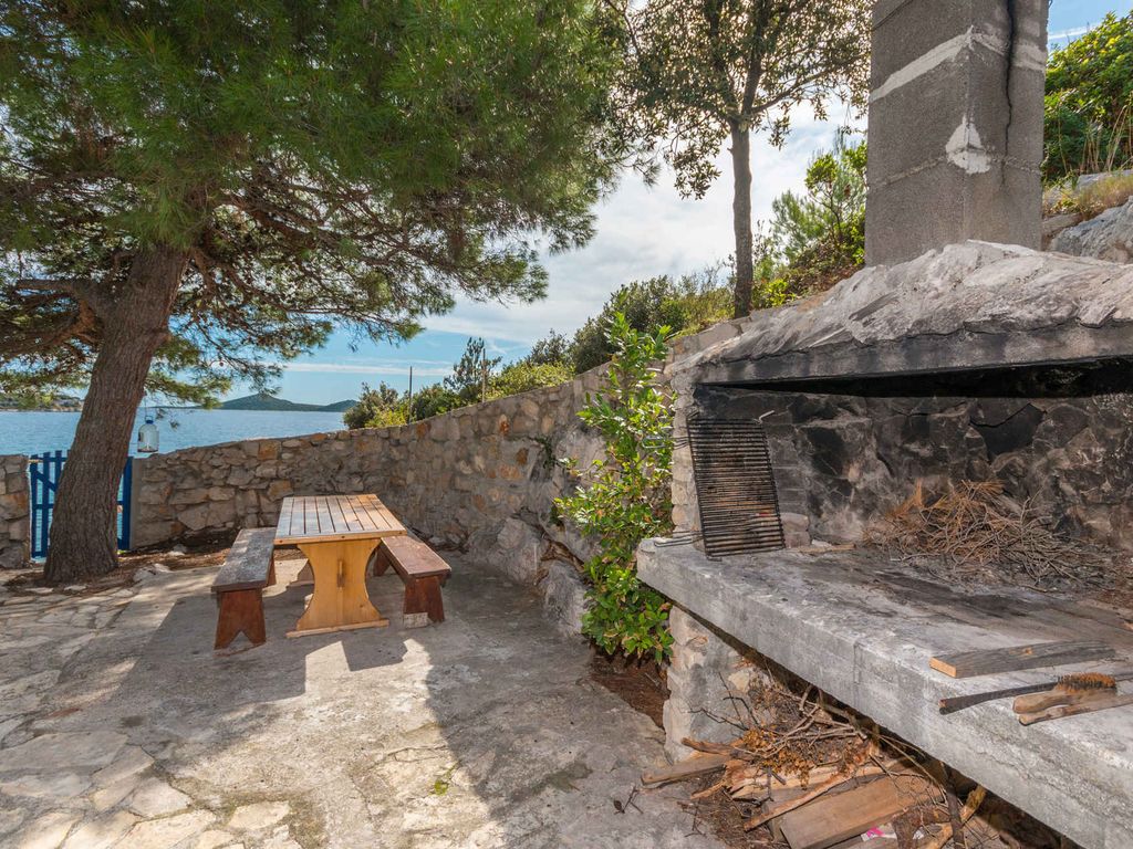 Ferienhaus mit Garten und Meerblick