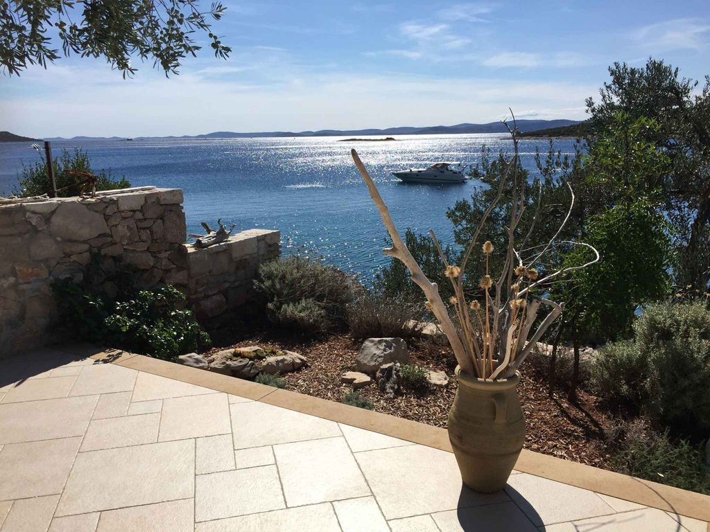 Ferienhaus mit Garten und Meerblick