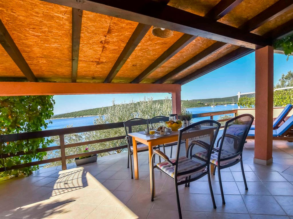 Ferienhaus mit Garten und Meerblick
