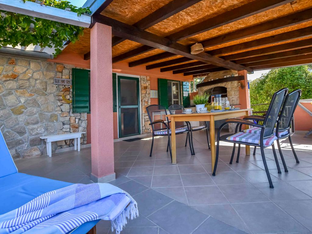 Ferienhaus mit Garten und Meerblick