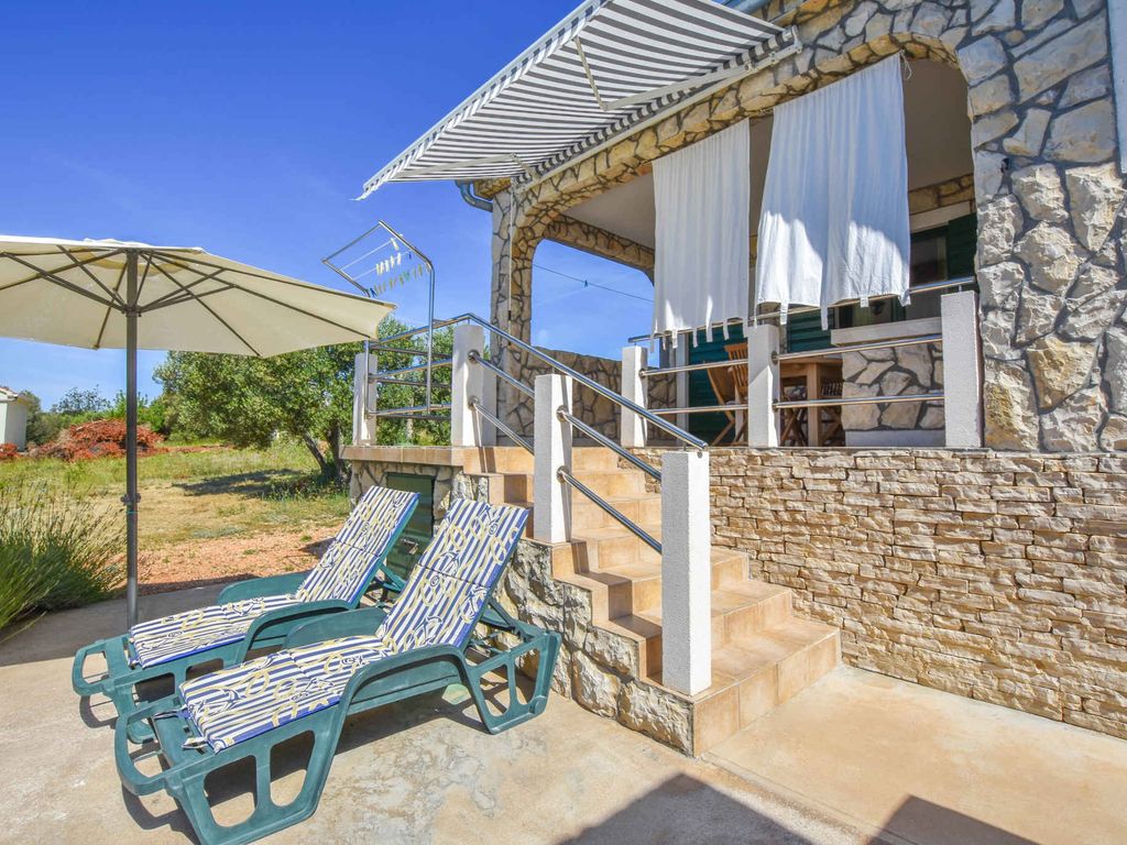 Ferienhaus mit Balkon, Grillmöglichkeit und Meerblick
